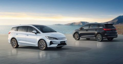 Toyota Innova Zenix Hybrid masih memimpin pasar MPV elektrifikasi di Indonesia. Namun, kehadiran BYD M6 DM mulai memberikan tekanan dengan penjualan yang terus meningkat dan menarik perhatian konsumen.