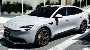 Mobil listrik terbaru MG menuai perdebatan setelah desainnya disebut memiliki kemiripan dengan Porsche Taycan. Kritik tersebut bahkan membuat petinggi MG menjadi sorotan publik. Simak fakta lengkapnya.