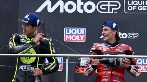 Momen paling seru di cooldown room MotoGP 2026 akhirnya terungkap. Simak candaan Marc Marquez, Pedro Acosta, Jorge Martin, hingga pengakuan mengejutkan Ai Ogura yang tak terlihat saat siaran balapan.