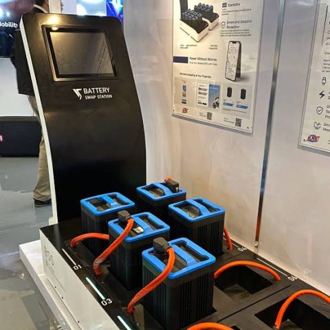 Kenali berbagai jenis baterai motor listrik, mulai dari Lithium-ion, LFP, hingga Lead Acid. Simak kelebihan, kekurangan, serta cari tahu baterai mana yang paling awet untuk penggunaan harian.