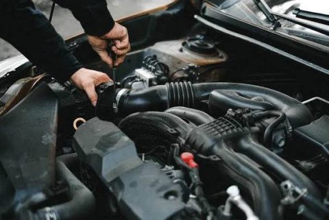 Mesin brebet tidak selalu disebabkan kualitas BBM. Simak penjelasan ahli mengenai berbagai penyebab mesin tersendat, mulai dari busi, injektor, filter udara, hingga sensor elektronik.