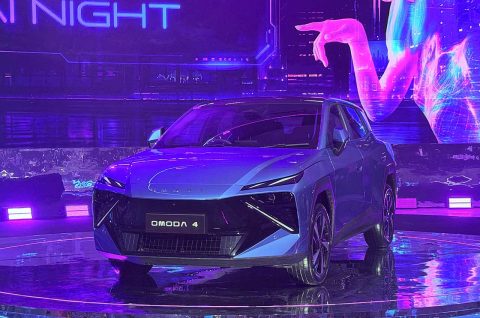 Omoda O4 resmi diperkenalkan di Indonesia sebagai negara pertama di dunia. Mobil pintar ini mengusung 10 sistem AI terintegrasi yang mengha