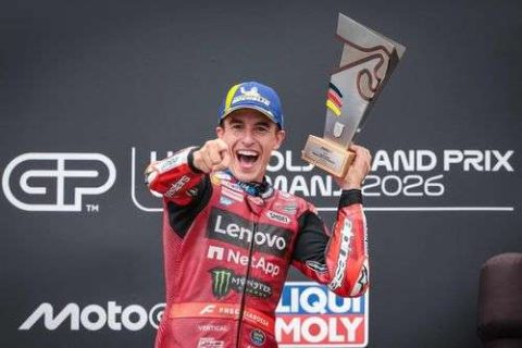 Marc Marquez tampil dominan di MotoGP Jerman 2026 dan mengirim sinyal serius dalam perebutan gelar juara dunia. Persaingan lima besar klasemen kini hanya terpaut 24 poin menjelang jeda musim panas.