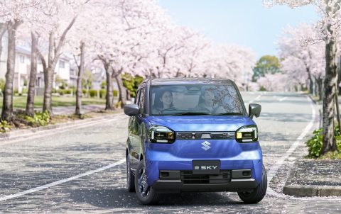 Suzuki e-Sky menjadi mobil listrik terbaru dengan jarak tempuh hingga 310 km. Simak potensi, keunggulan, dan tantangan e-Sky di tengah persaingan EV.