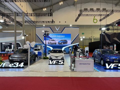 VinFast menyiapkan investasi sekitar Rp5 triliun dan target 100 ribu titik charger di Indonesia. Namun, mengapa hanya satu model yang paling laris?