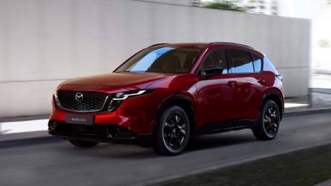 Mazda CX-5 terbaru hadir dengan pendekatan berbeda di segmen SUV premium. Alih-alih mengejar performa ekstrem, model ini lebih mengutamakan kenyamanan berkendara, kualitas kabin, dan pengalaman premium dengan harga mulai Rp600 jutaan.
