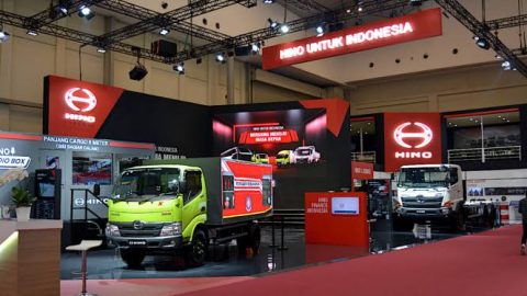 Hino mendorong transformasi industri karoseri melalui sistem Body Mounting Manual yang mengarah pada digitalisasi dan standarisasi proses pemasangan bodi kendaraan komersial agar lebih aman, efisien, dan berkualitas.