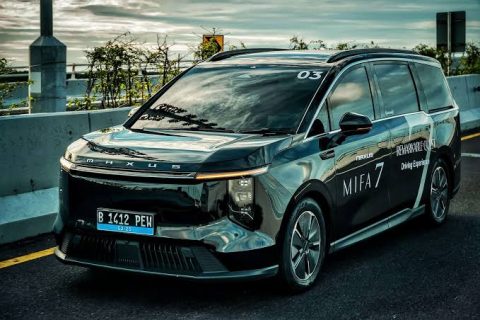 MIFA 7 hadir sebagai MPV listrik premium dengan klaim jarak tempuh hingga 570 km. Mengusung teknologi elektrifikasi, kabin luas, dan fitur modern, mobil ini siap meramaikan persaingan kendaraan keluarga masa depan.