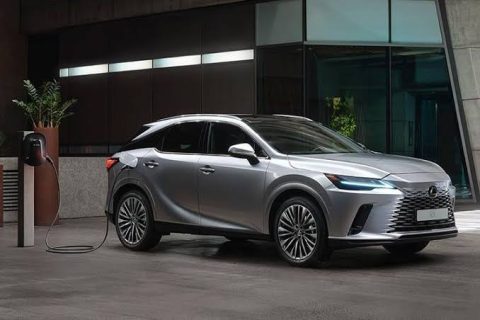 Lexus RX menjadi salah satu model andalan penjualan Lexus di Indonesia. Perpaduan kemewahan, kenyamanan, teknologi, dan karakter SUV membuat RX memiliki daya tarik kuat di pasar premium.
