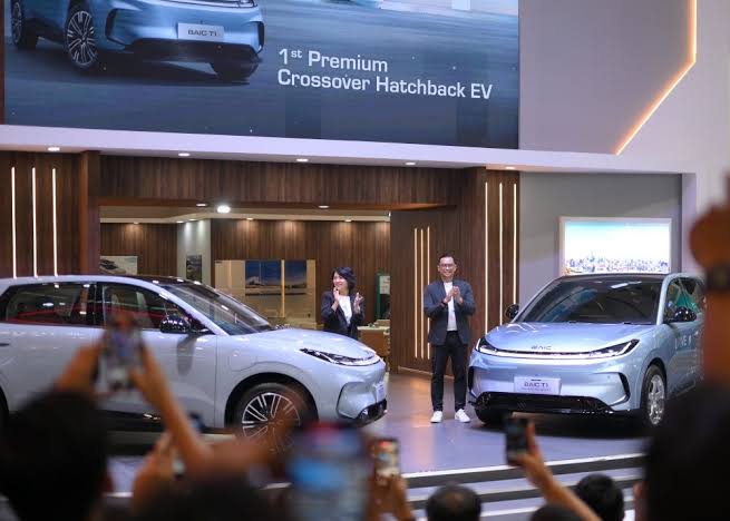 BJ30 HEV menjadi model dengan pemesanan terbanyak BAIC di GIIAS 2026. Simak alasan SUV hybrid ini mengalahkan daya tarik T1 di pameran otomotif terbesar Indonesia.
