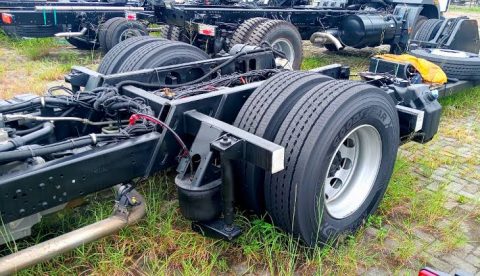 Ban bagian dalam truk lebih cepat habis? Kenali penyebabnya mulai dari tekanan angin, jarak ban ganda, beban berlebih hingga kondisi kaki-kaki kendaraan.